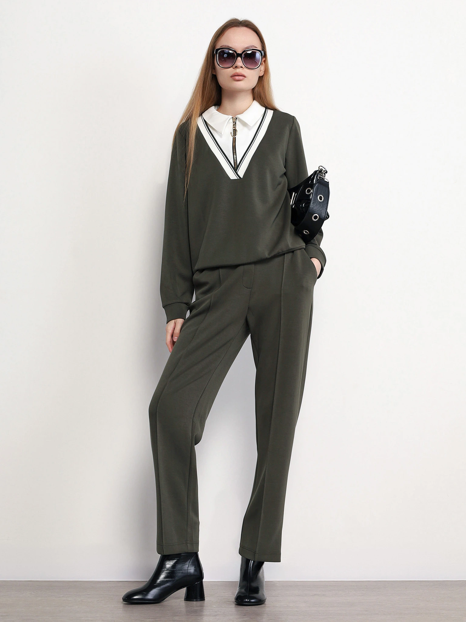 Брюки трикотажные зеленого цвета с эластичным поясом